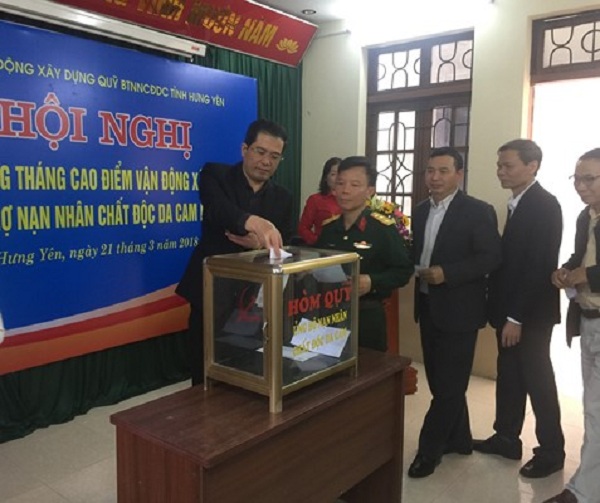 Các đại biểu ủng hộ quỹ tại hội nghị (Copy)