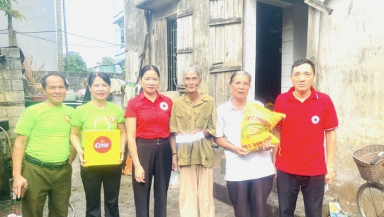 Những năm qua, các cấp Hội Chữ thập đỏ huyện Yên Mỹ đã giới thiệu đúng đối tượng, đúng địa chỉ, trở thành nơi kết nối tình yêu thương, giúp những mảnh đời éo le từng bước vượt qua khó khăn, vươn lên trong cuộc sống.